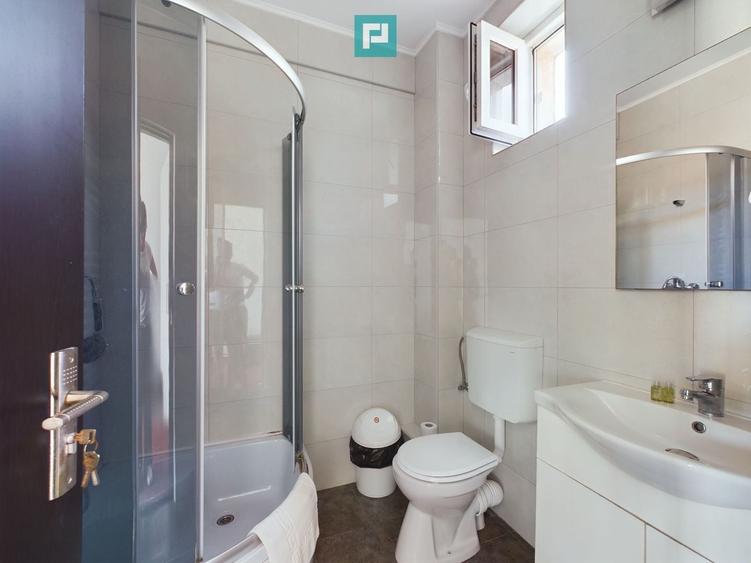 Casă individuală cu 24 camere cu Canalizare în Nord