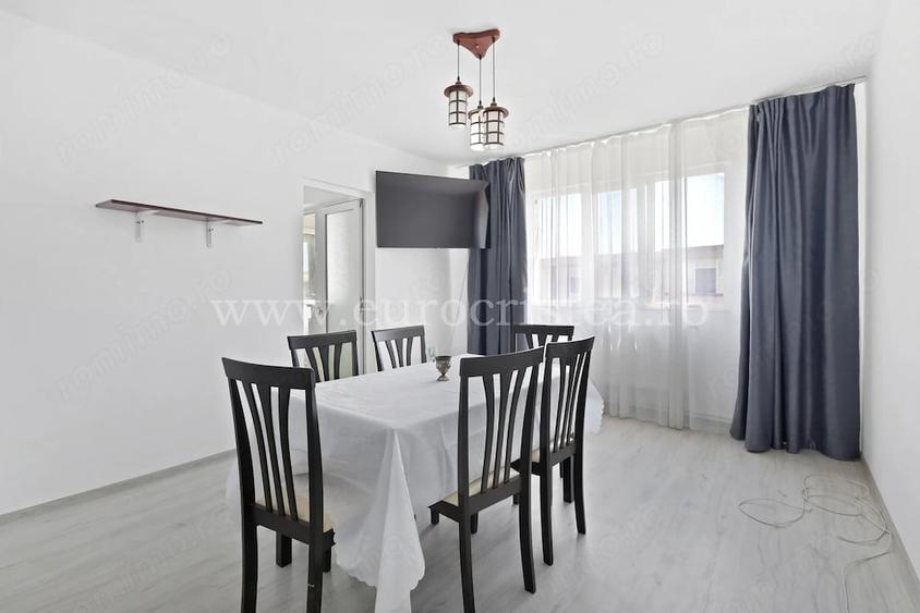 Apartament cu 3 camere semidecomandat în Central