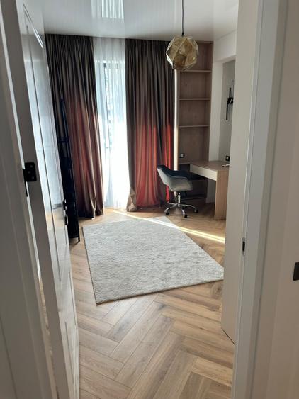 Apartament cu 3 camere semidecomandat, mobilat în Pipera