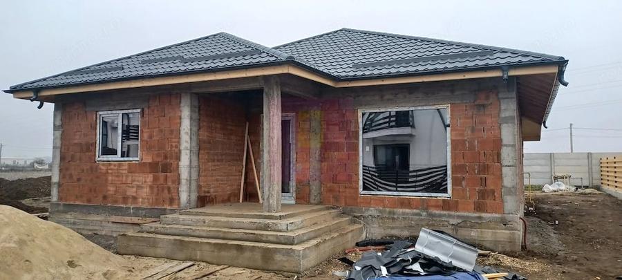 Casă cu 4 camere cu Teren 478 Mp în Săbăreni