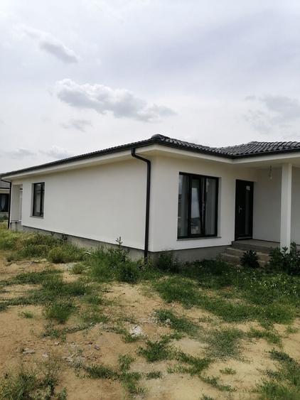 Casă cu 4 camere în Sântandrei
