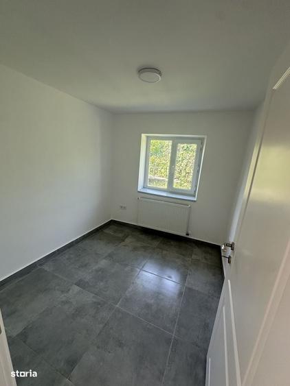 Casă cu 4 camere în Palazu Mare