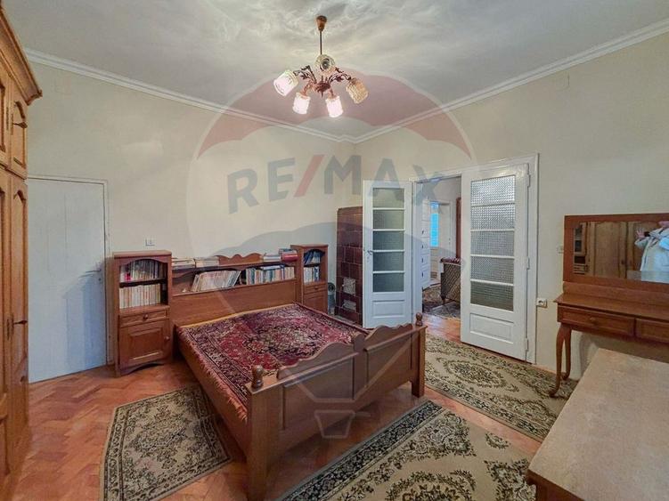 Casă individuală cu 5 camere cu Teren 446 Mp în Ultracentral