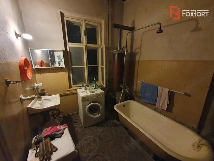 Apartament cu 5 camere nedecomandat, mobilat în Central