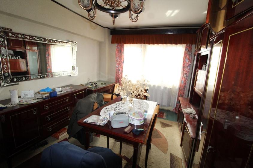 Apartament cu 3 camere decomandat în 9 Mai