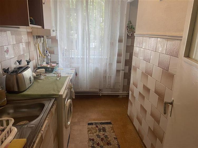 Apartament cu 3 camere decomandat în Sud