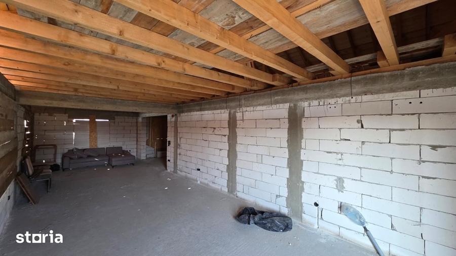 Casă cu 4 camere cu Teren 400 Mp în Câmpineanca