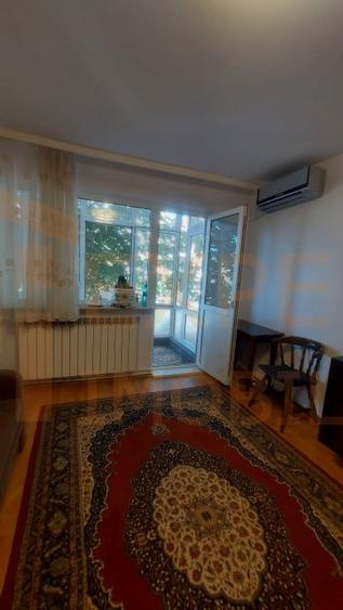 Apartament cu 3 camere semidecomandat în Tomis Nord