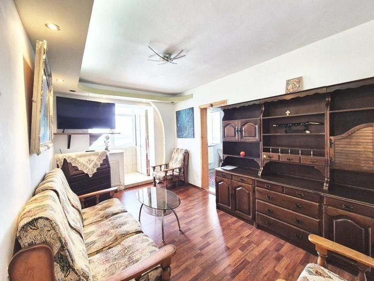 Apartament cu 3 camere semidecomandat în Radu Negru