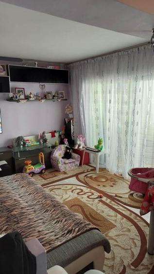 Apartament cu 3 camere semidecomandat, mobilat în Florești — fotografia 3