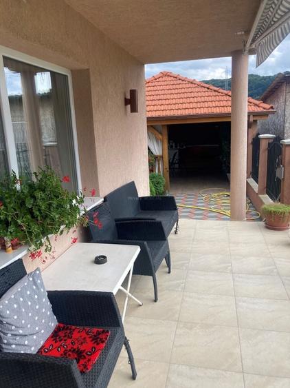 Casă individuală cu 5 camere cu Canalizare în Exterior Nord