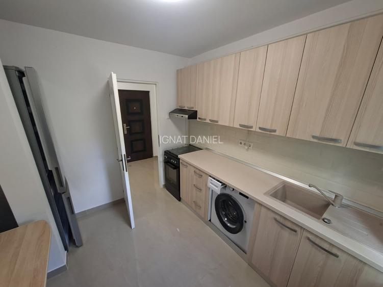 Apartament cu 2 camere, etajul 3/4, zona Podu de Piatra