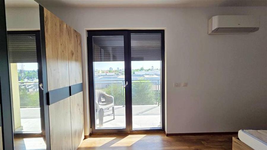 Apartament cu 3 camere decomandat în Dumbrăvița
