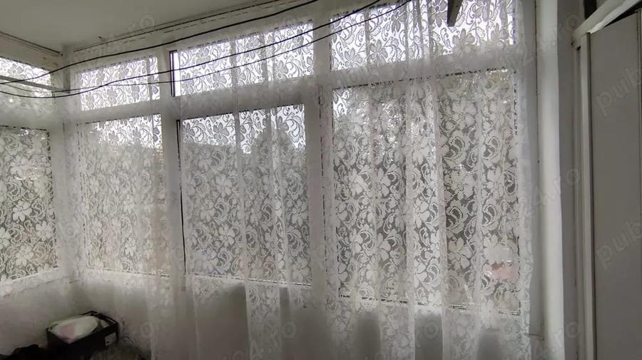 Apartament cu 3 camere semidecomandat, mobilat în Central