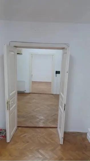 Casă cu 3 camere cu Teren 180 Mp în Central