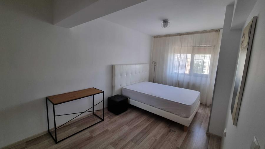 Apartament cu 2 camere decomandat în Podul de Fier