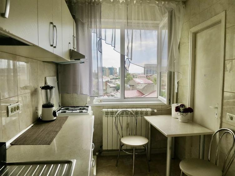 Apartament cu 3 camere semidecomandat în Gara de Nord