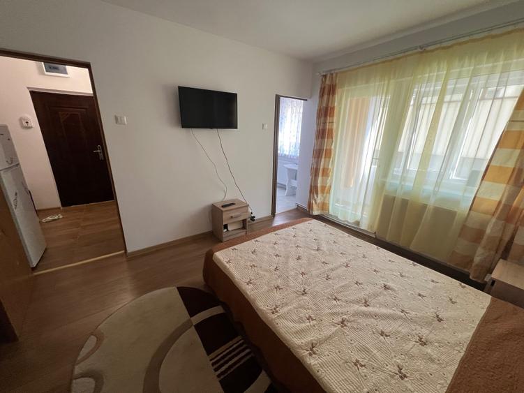 Garsonieră decomandată în Central
