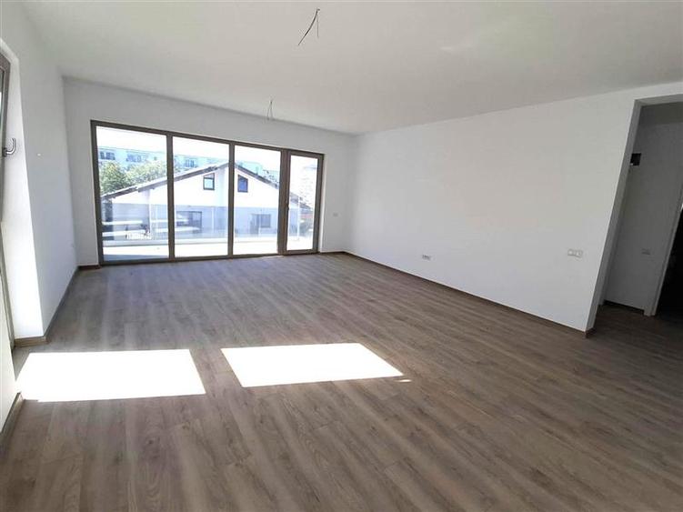 Apartament cu 2 camere decomandat în Tractorul