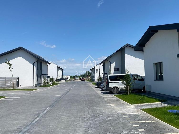 Casă individuală cu 5 camere cu Canalizare în Nord-Est