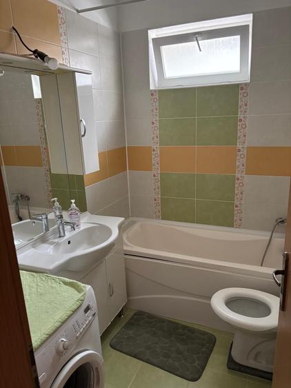 Casă cu 2 camere decomandat în Turnișor