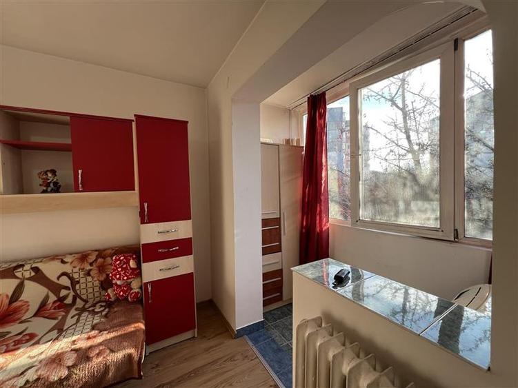 Apartament cu 2 camere nedecomandat, mobilat în Narcisa