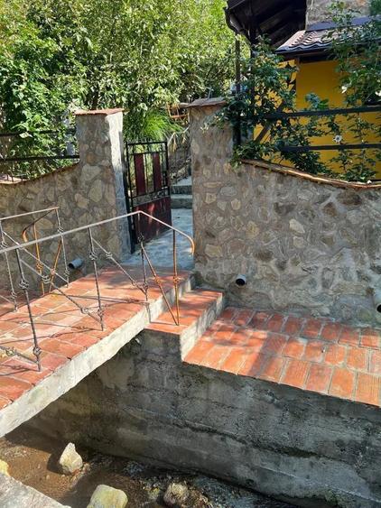 Casă cu 2 camere în Sasca Montană