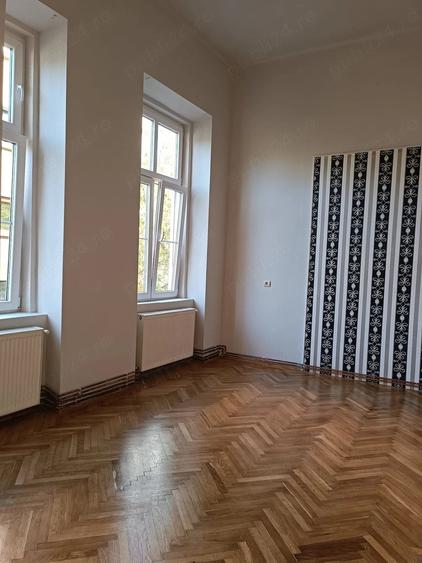 Spațiu comercial, de 22 mp, în P-ța Unirii
