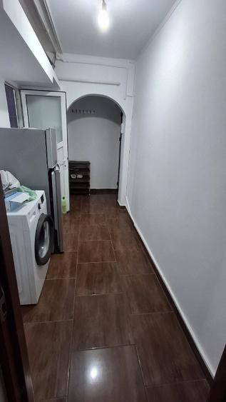 Apartament cu 3 camere semidecomandat în Micro 6