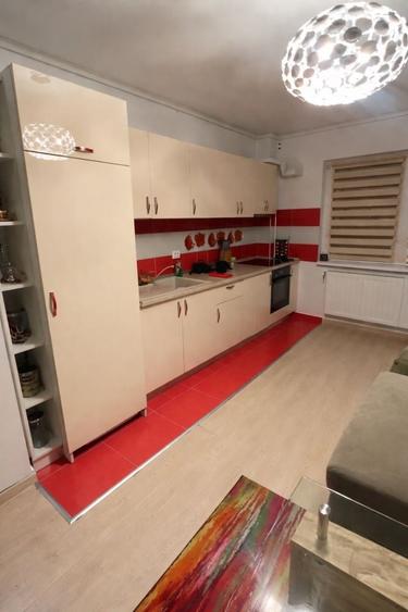 Apartament cu 2 camere semidecomandat în Păcii