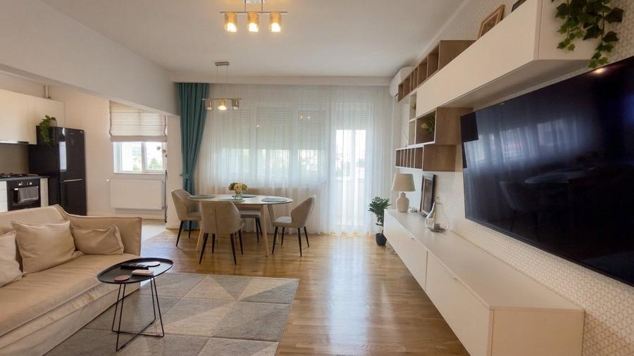 Apartament cu 2 camere semidecomandat, mobilat în Universitate