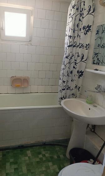 Apartament cu 4 camere nedecomandat în Crângași