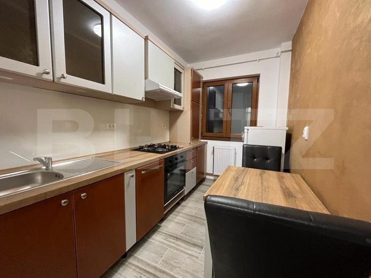 Apartament cu 3 camere decomandat în 1 Mai