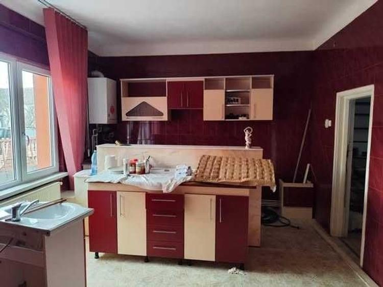 Casă cu 3 camere în Central