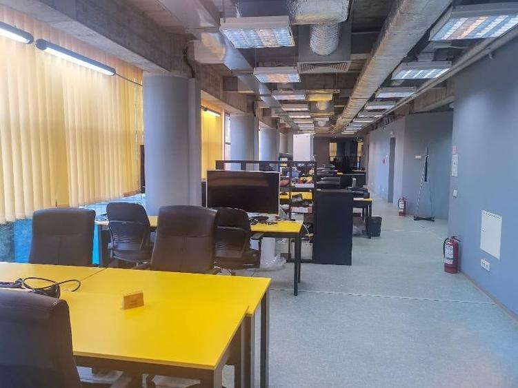 Birou, de 206 mp, în Universitate