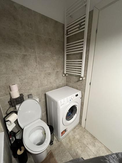 Garsonieră decomandată în Roșu