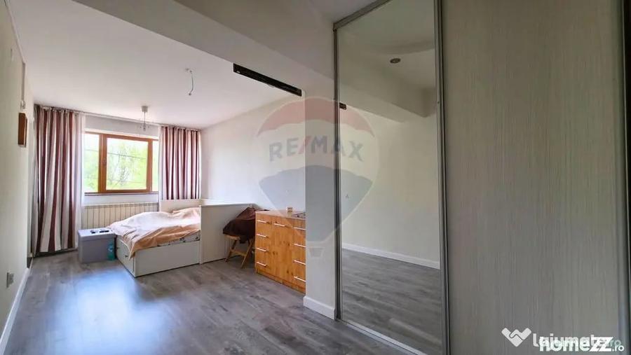 Casă cu 7 camere cu Teren 350 Mp în Lacul Morii