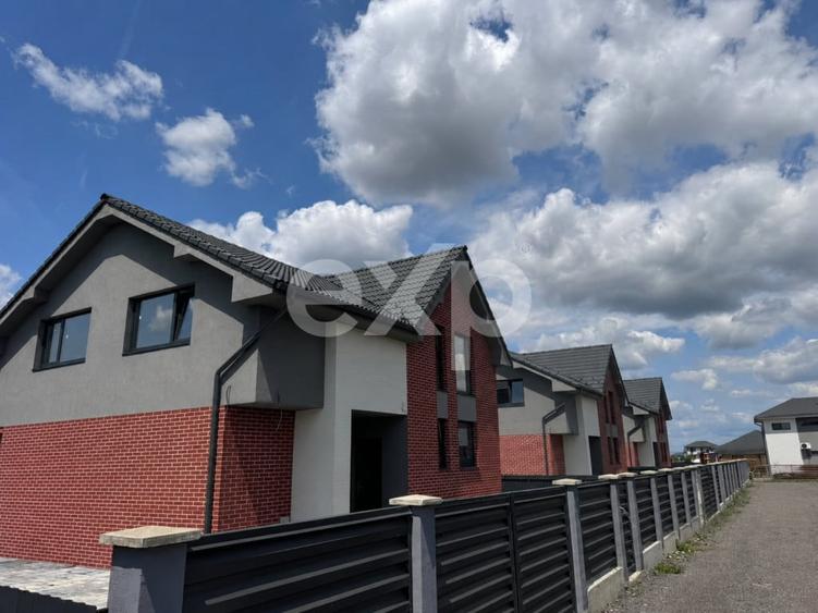 Casă cu 4 camere cu Teren 400 Mp în Jucu