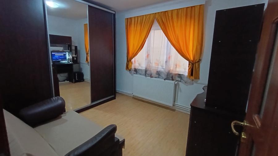 Apartament cu 2 camere semidecomandat în Km 4-5