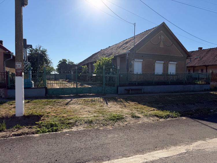 Casă cu 3 camere în Vășad