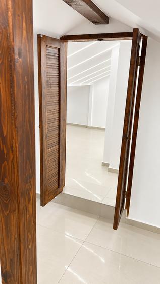 Apartament cu 4 camere semidecomandat în Central