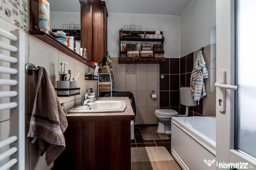 Casă cu 8 camere cu Teren 342 Mp în Șega