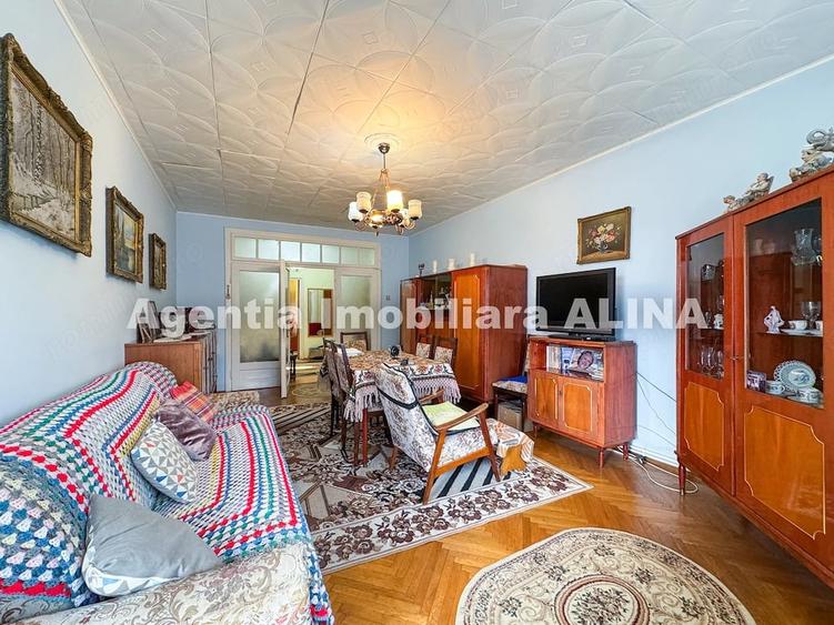 Apartament cu 4 camere decomandat în Liliacului