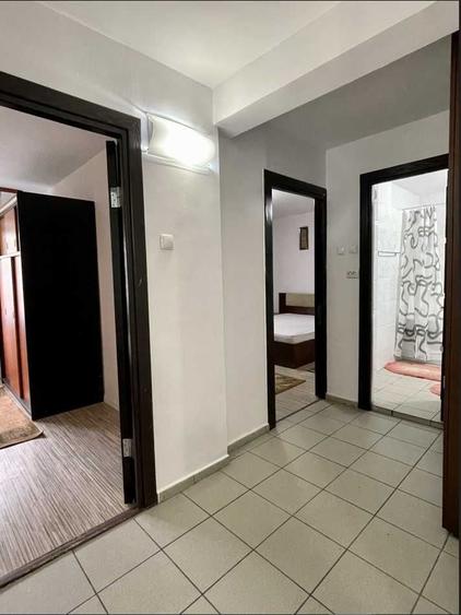 Apartament cu 3 camere decomandat în Vitan