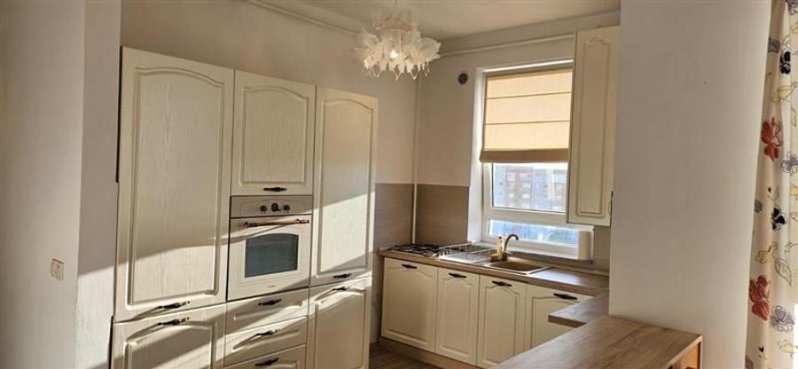 Penthouse cu 2 camere decomandat, mobilat în Avantgarden
