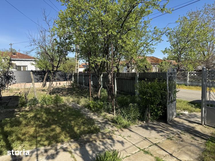 Casă cu 4 camere cu Teren 1600 Mp în Ulmeni