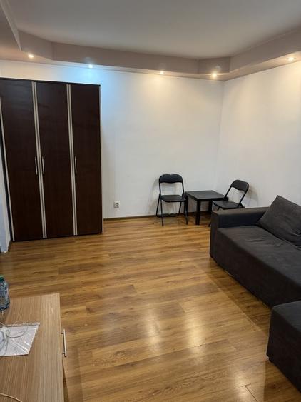 Garsonieră decomandată în Gorjului