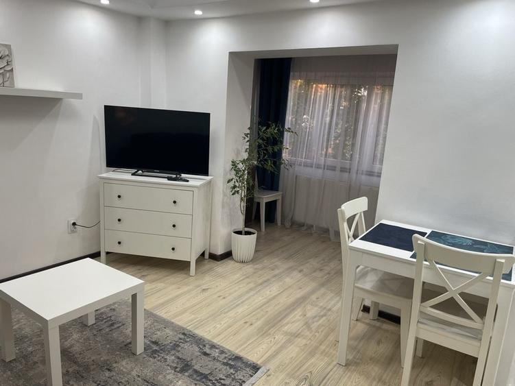 Apartament cu 2 camere decomandat în B-dul București