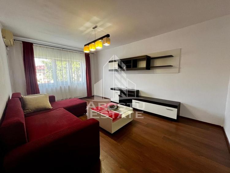 Apartament cu 3 camere decomandat, mobilat în Aradului