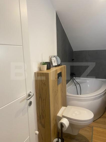 Apartament cu 3 camere semidecomandat, mobilat în Florești